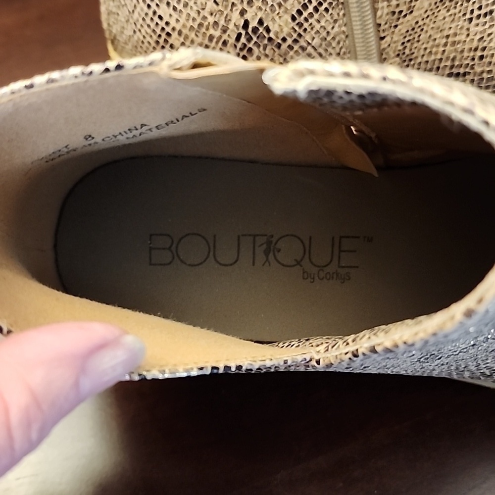 CORKYS Boutique Tan Snake Booties Sz 8 - Picture 5 of 7